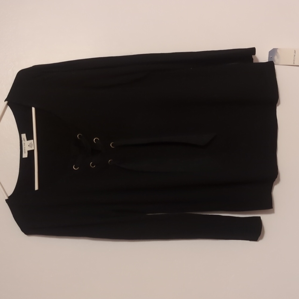 Woman Skye's the limit sz M lace front long sleeve blouse Black pull over stretc
